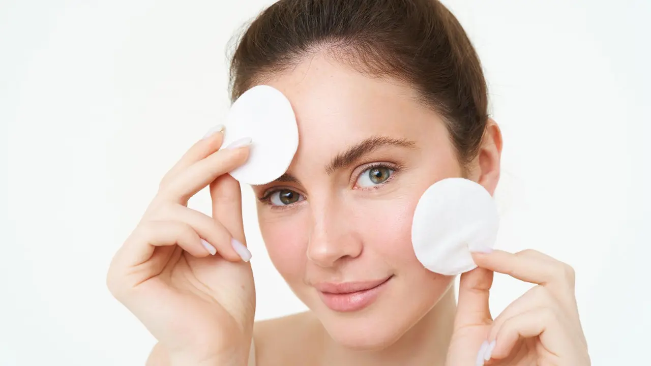 Tips Menghapus Makeup Waterproof Tanpa Menyiksa Mata