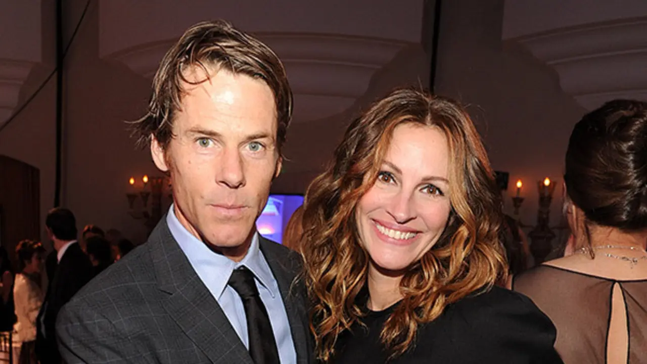 Diam-Diam Julia Roberts Hamil Anak Keempat?