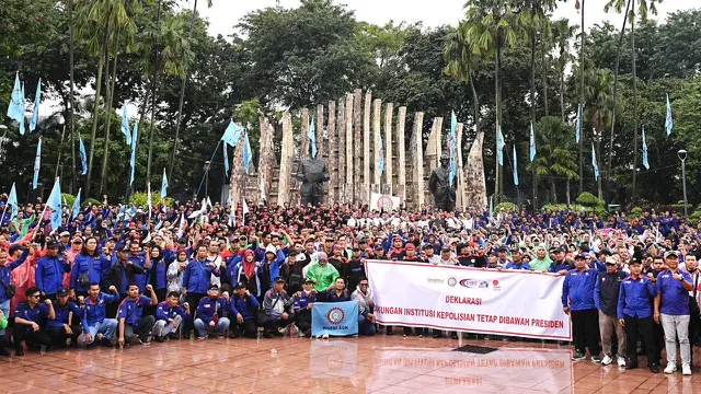 Tiga konfederasi buruh menggelar deklarasi akbar di Tugu Proklamasi, Jakarta Pusat, Kamis (12/2/2026).