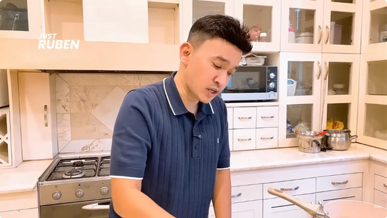 6 Interior Dapur Rumah Ruben Onsu Konsep Modern Minimalis, Homey Tapi Tetap Mewah