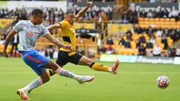 Hasil kacamata yang berlangsung hingga babak kedua akhirnya pecah pada menit ke-80. Menusuk dari sisi kiri pertahanan Wolves, Mason Greenwood sukses lesatkan tembakan mendatar yang tak mampu dibendung oleh Jose Sa. (Foto: AFP/Oli Scarff)