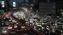 Kemacetan di Jakarta rata-rata 58 persen, ketika pagi naik jadi 63 persen dan menjelang malam di jam sibuk bisa mencapai 95 persen, Jakarta, Jumat (3/3). (Liputan6.com/Yoppy Renato)