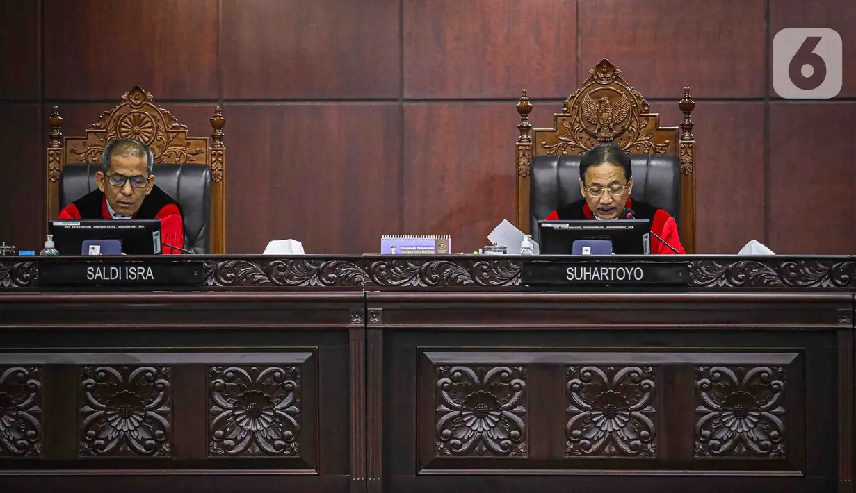 Dalam petitumnya, Fahri meminta MK menyatakan Pasal 15 ayat (2) huruf d UU MK bertentangan dengan UUD 1945 dan tidak mempunyai kekuatan hukum mengikat terhadap frasa "berusia paling rendah 55 (lima puluh lima) tahun," apabila dimaknai "selain dari yang secara eksplisit tersurat dalam norma a quo". (Liputan6.com/Faizal Fanani)