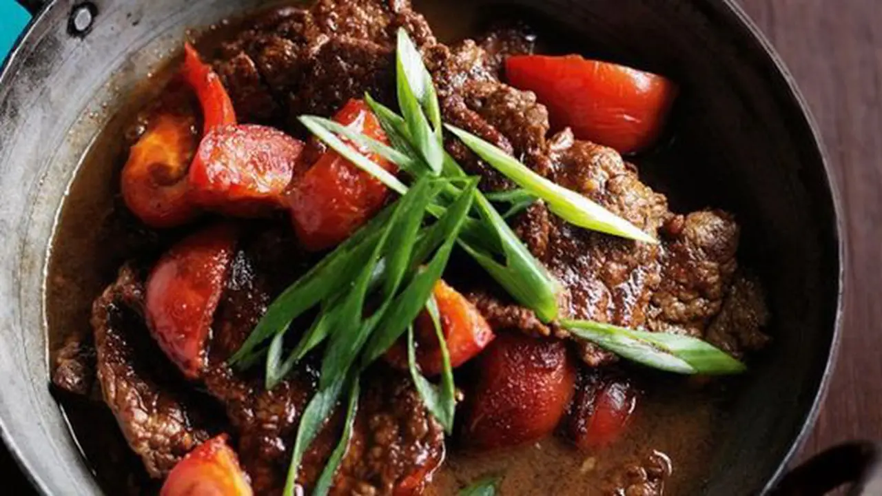Semur daging/copyright Taste.com