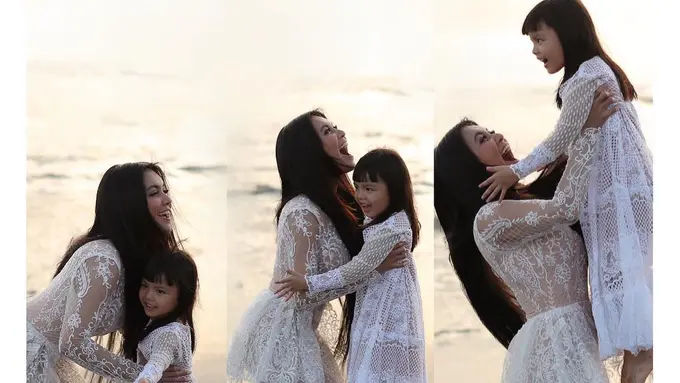 [Bintang] Denada dan Shakira