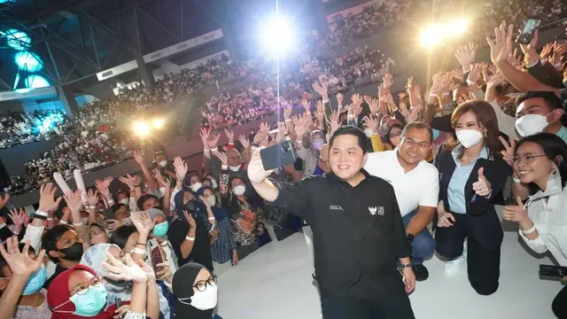 Menteri Badan Usaha Milik Negara (BUMN) Erick Thohir memberikan pembekalan peserta rekrutmen bersama BUMN 2022 bertajuk "Berkarya untuk Indonesia" di Tennis Indoor Senayan, Jakarta, Rabu (18/5/2022). (Dok BUMN)