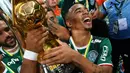 Bulan Januari ini penyerang Palmeiras, Gabriel Jesus, akan mulai bergabung dengan klub Liga Inggris, Manchester United. Pemuda 19 tahun asal Brasil itu sudah dibeli City sejak Agustus lalu dengan harga 27 juta poundsterling. (AFP/Nelson Almeida)