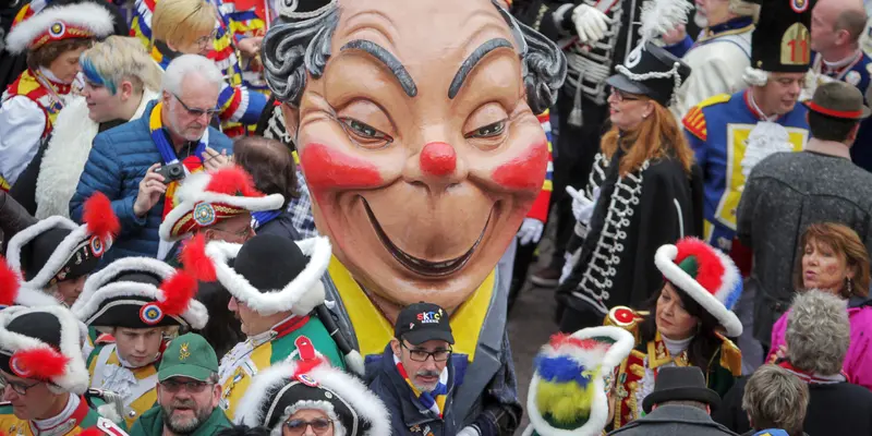 20151111-Ribuan Orang Jerman Ikuti Karnaval Bodoh