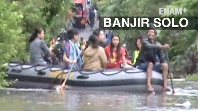 Hujan yang terjadi sejak Sabtu malam membuat sungai Bengawan Solo meluap. Genangan air pun terjadi di Beberapa kecamatan di Solo 