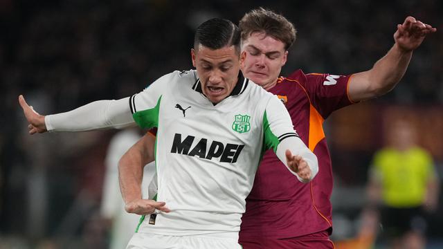 Foto: Aksi Solid Jay Idzes saat Bendung Bomber AS Roma Dapat Sorotan Media Italia