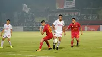 Duel Kalteng Putra vs PSM di Stadion Tuah Pahoe, Palangkaraya, Minggu (10/11/2019). (Bola.com/Abdi Satria)