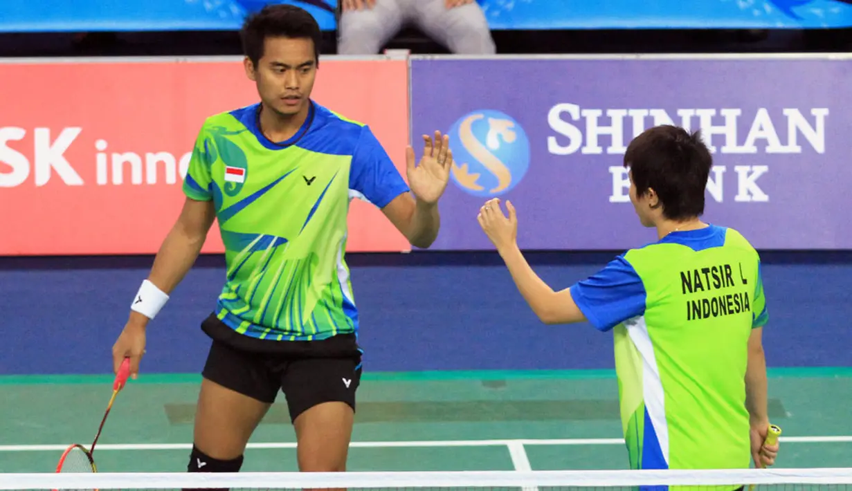 Pebulutangkis Ganda Campuran Indonesia, Tontowi Ahmad dan Liliyana Natsir, harus mengakui keunggulan Zhang Nan/Zhao Yunlei (Tiongkok) 16-21, 14-21 di Gyeyang Gymnasium, Incheon, Korea Selatan, (29/9/2014). (Dok Humas PBSI/Nafielah)