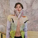 Emma Corrin Tampil bak Burung Eksotis di Schiaparelli Couture 2026