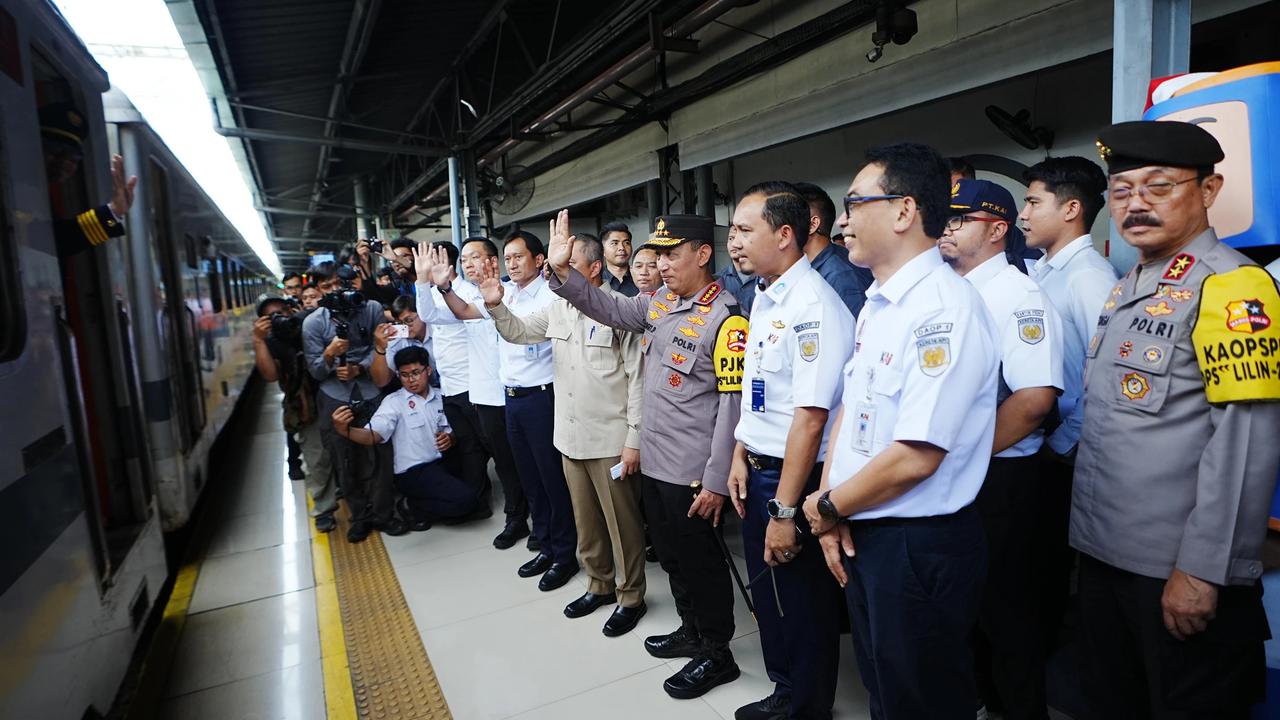 kapolri tinjau pasar senen