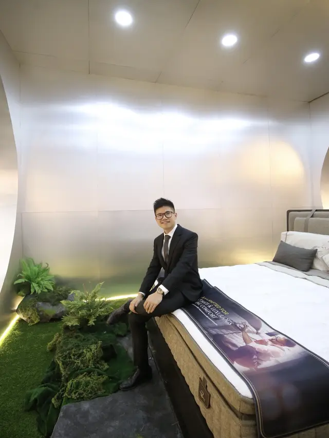 Hian Tjen berkolaborasi dengan Lady Americana ciptakan tempat tidur nyaman bernilai seni. [Fimela/Daniel Kampua]