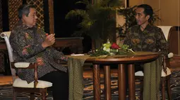 Keakraban Presiden SBY dan Presiden terpilih Joko Widodo saat mengadakan pertemuan di Nusa Dua, Bali, Rabu (27/8/14). (ANTARAFOTO/Nyoman Budhiana)