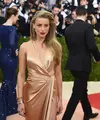 Amber Heard menggugat cerai aktor hollywood, Johnny Depp pada sepekan yang lalu. Amber juga menuduh sang suami melakukan KDRT. (AFP/Bintang.com)