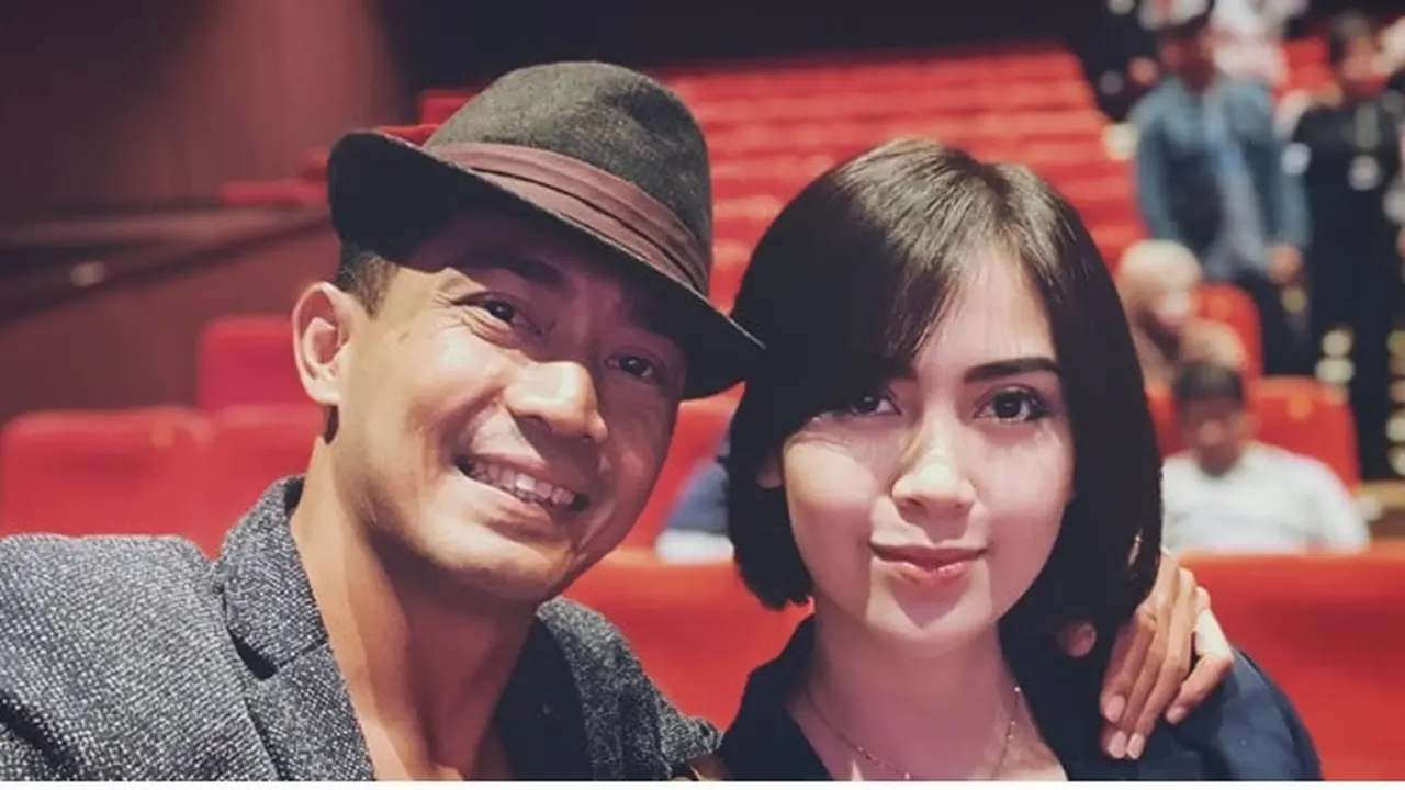 6 Pesona Arfita Dwi, Istri Yama Carlos yang Jadi Pramugari
