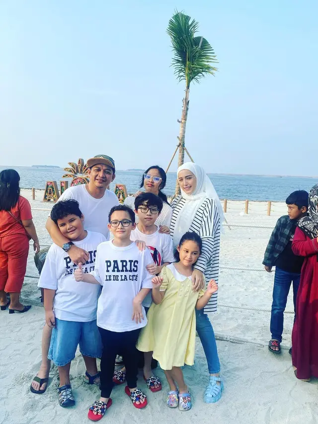 [Instagram/adeliapasha]