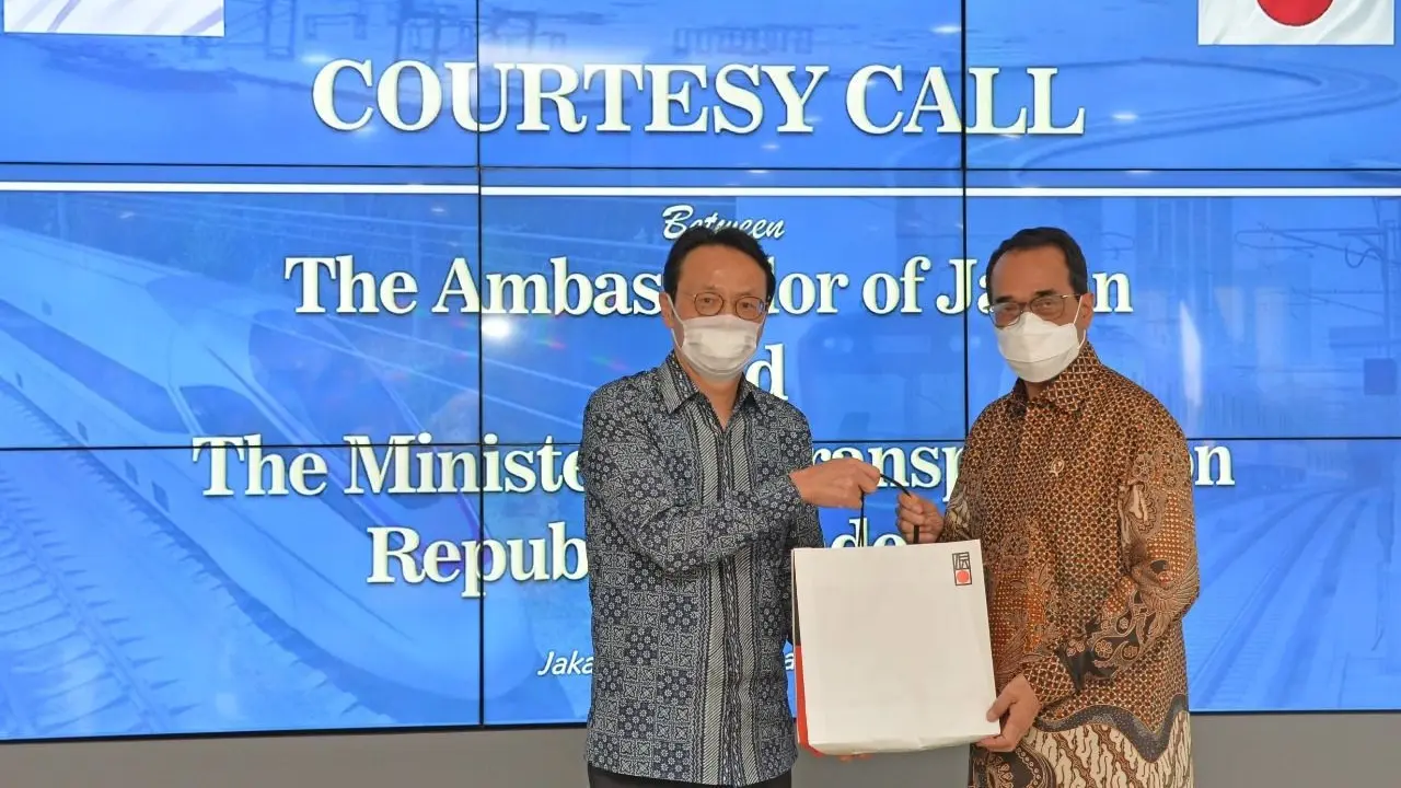 Menteri Perhubungan Budi Karya Sumadi mengadakan pertemuan bilateral dengan Duta Besar Jepang untuk Indonesia Kanasugi Kenji di Kantor Kementerian Perhubungan, Jakarta, Rabu (10/2/2021).
