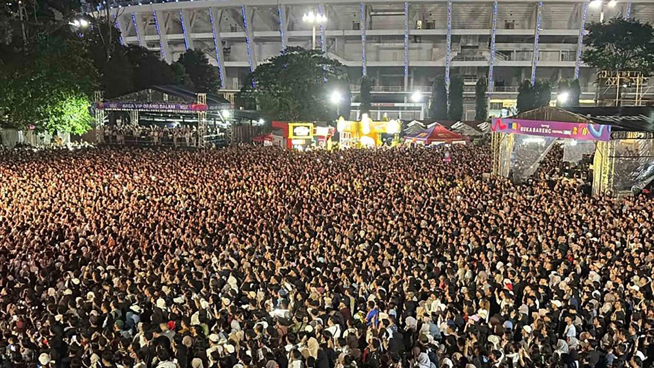FOTO: Sheila On 7 Satukan Ribuan Penonton dalam Euforia KLBB Festival 2026