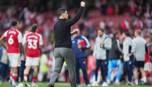 Manajer Arsenal, Mikel Arteta, selepas duel kontra Fulham pada laga pekan ke-35 Premier League di Stadion Emirates, Sabtu (02/05/2026) malam WIB. Dalam laga itu, Arteta sukses membawa The Gunners memetik kemenangan 3-0 atas Fulham. (AP Photo/Kin Cheung)