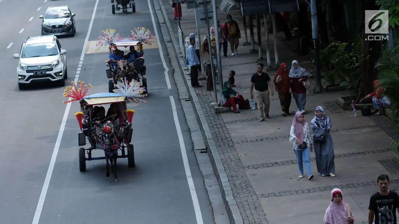 Manfaatkan Libur Lebaran, Delman Hias Serbu Monas