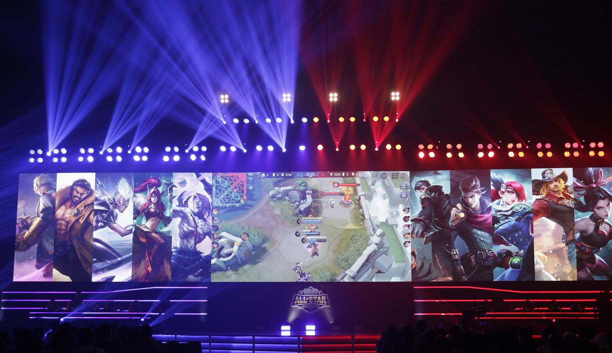 Tim All Star Moniyan bertarung dengan  tim All Star Magic Academy pada Mobile Legends Bang Bang: All Star 2019 di Tenis Indoor Senayan, Jakarta, Sabtu (20/7). MLBB All Star Team dibagi menjadi 4 tim yang dipimpin pemain Onic eSports. (Bola.com/Yoppy Renato)