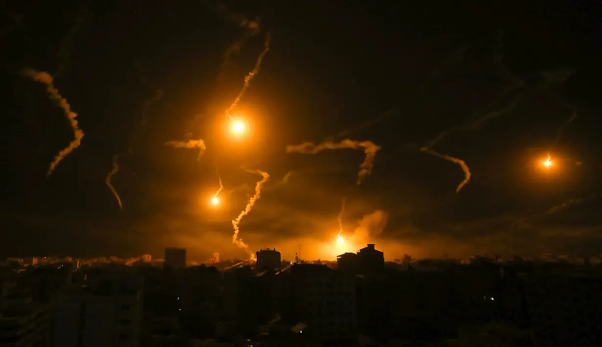 Israel, yang menyatakan pasukannya telah mengepung Kota Gaza, menghadapi tekanan yang semakin besar atas jatuhnya korban sipil. Dorongan diplomatik Amerika Serikat (AS) di kawasan ini dimaksudkan untuk mengurangi risiko meningkatnya konflik. (AP Photo/Abed Khaled)