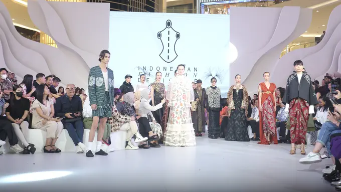 KAART JAGAT, Kreasi Batik dengan Sentuhan Mewah dari 14 Desainer IPMI