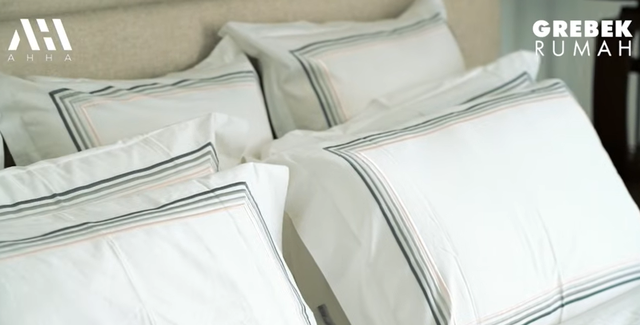 7 Potret detail kamar tidur Aura Kasih, gaya clean looks dan minimalis