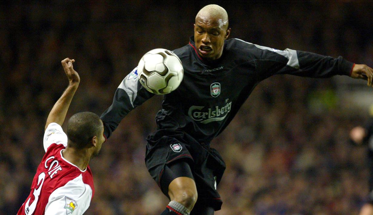 El Hadji Diouf  - Diouf didatangkan Liverpool karena terpukau dengan aksinya di Piala Dunia 2002 bersama Senegal. Namun, Diouf ternyata biasa-biasa saja ketika baru bergabung bahkan Diouf tak mencetak satu gol pun di dua musimnya bersama Liverpool. (AFP/Odd Andersen)