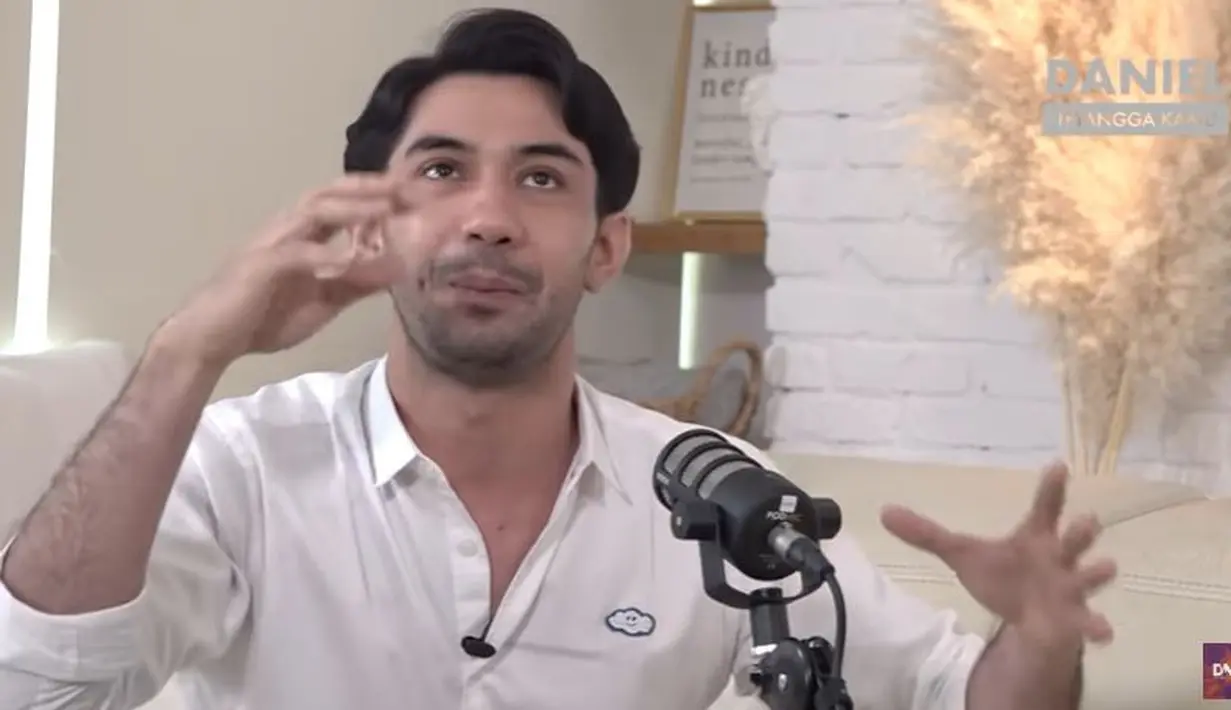 Reza Rahadian (Foto: YouTube/Daniel Mananta Network)