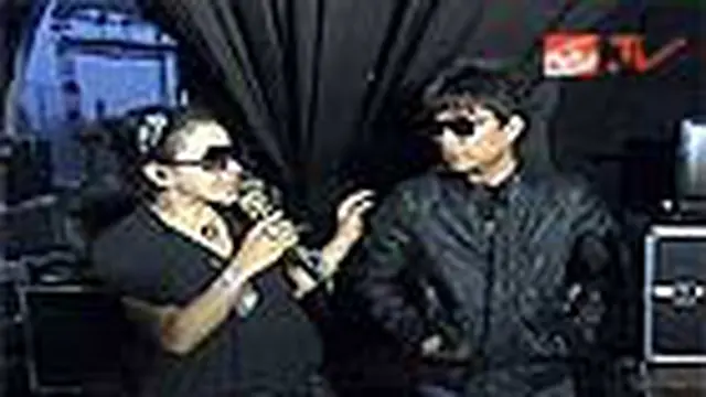 Syahrini Duet dengan Rizal Armada