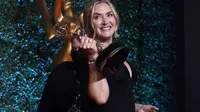 Kate Winslet dalam Emmy Awards 2021.  (AP Photo/Chris Pizzello)