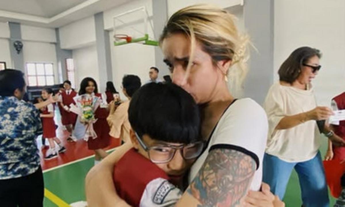 Potret Sheila Marcia Nangis Nathanael Lulus SD, Ungkap Perjuangan Sakit Hingga Muntah-muntah saat Ujian