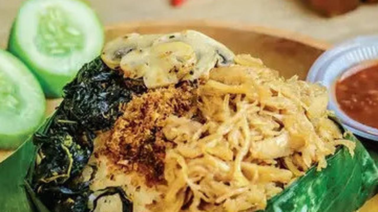 6 Resep Nasi Bakar Ayam Suwir Spesial Lezat, Aroma Daun Pisang yang Khas