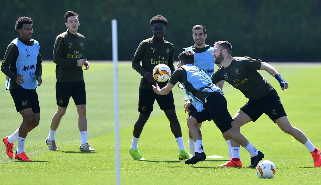 Pemain Arsenal saat mengikuti sesi pelatihan tim di pusat pelatihan London Colney di St. Albans (21/5/2019). Arsenal akan bertanding melawan Chelsea pada babak Final Liga Europa pada 29  Mei di Baki Olimpiya Stadionu. (AFP Photo/Olly Greenwood)