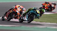 Debut gagal Valentino Rossi bersama tim barunya, Petronas Yamaha SRT pada balapan MotoGP Qatar 2021. (KARIM JAAFAR / AFP)