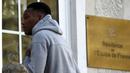 Pemain MU, Anthony Martial ketika akan mengikuti pemusatan latihan bersama timnas Prancis jelang ujicoba menghadapi Jerman di Yvelines, Prancis, Senin (9/11/2015). (AFP Photo/Frank Fife)