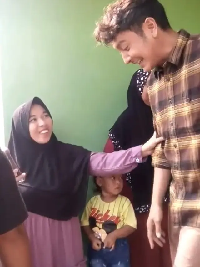 Dimas Anggara di Rumah Warga