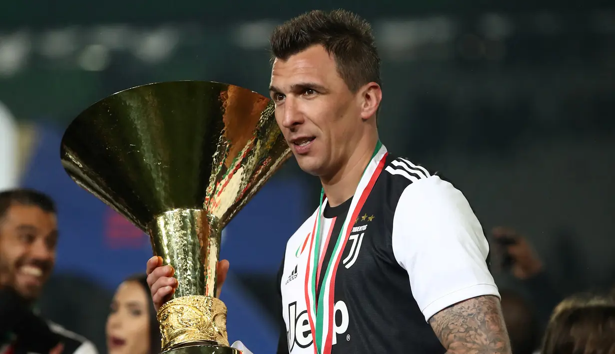 Juventus. Pada awal musim 2015/2016 Mario Mandzukic dipinang Juventus dengan mahar senilai 19 juta euro. Total 4 musim bersama Bianconeri ia tampil dalam 162 laga dengan raihan 44 gol dan mengoleksi 4 gelar scudetto, 3 Copa Italia dan 1 trofi Super Copa Italia. (Foto: AFP/Isabella Bonotto)