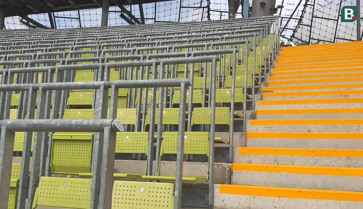 <p>Olympiastadion Munchen sempat dijadikan homebase bagi Bayern Munchen dan 1860 Munchen saat Allianz Arena tengah direnovasi untuk penyelenggaraan Piala Dunia 2006. (Bola.com/Gerendo Pradigdo)</p>