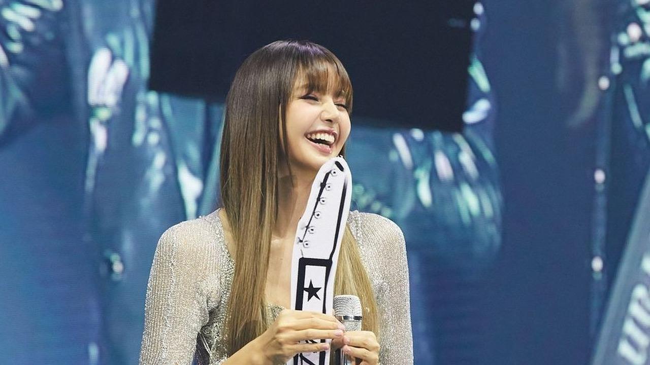 Siap Sapa Lilies! Lisa Blackpink Datang ke Indonesia Naik Private Jet dan Dijemput Mobil Mewah
