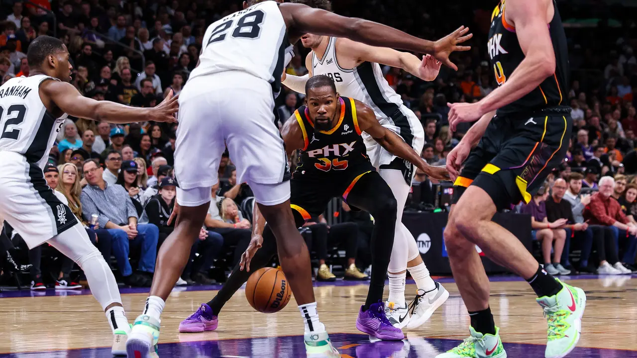Duel sengit Suns melawan Spurs di NBA