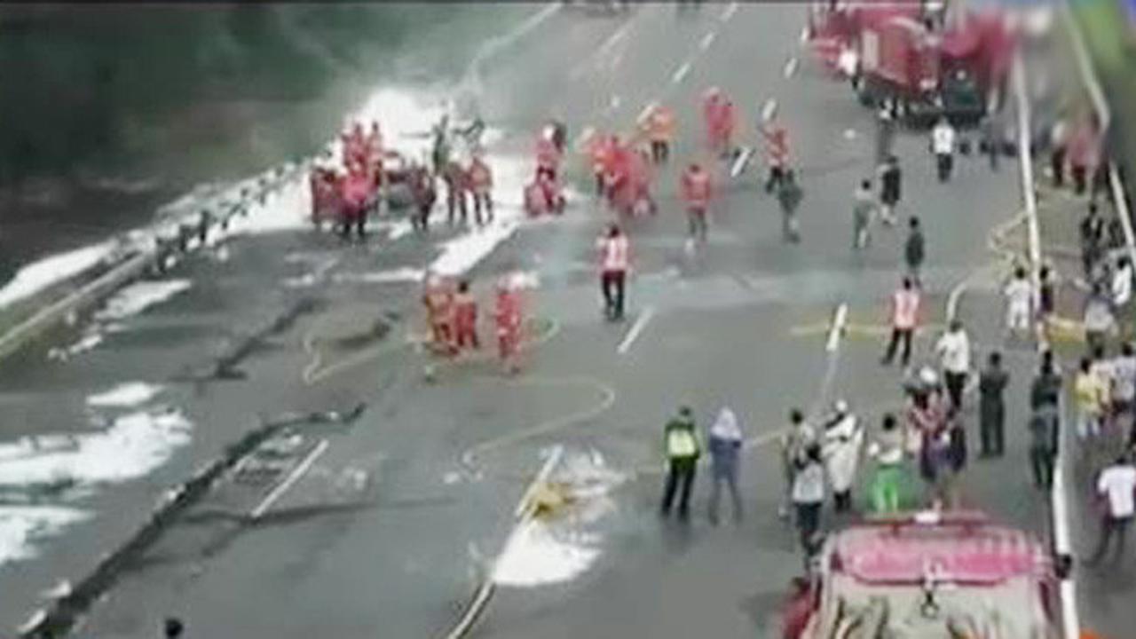 Truk BBM Terbakar di Jagorawi