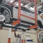 BMW X3 saat dalam proses perakitan di pabrik Gaya Motor, Sunter (Liputan6.com/Yurike)