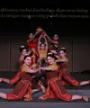 Melalui Tari Obah Gerabah, penonton diajak menyelami kehidupan masyarakat pengrajin gerabah yang hidup berdampingan dengan alam serta menjunjung tinggi semangat gotong royong. [Dok/Galeri Indonesia Kaya]