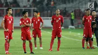 Pemain Persija usai dikalahkan Home United pada laga kedua Semifinal Zona Asia Tenggara Piala AFC 2018 di Stadion GBK, Jakarta, Selasa (15/5). Persija kalah 1-3 dan agregat 3-6. (Liputan6.com/Helmi Fithriansyah)