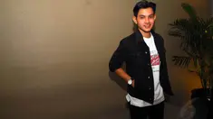 Aditya Suryo Saputro merupakan drummer dari grup musik The Junas Monkey. (Liputan6.com/Miftahul Hayat)